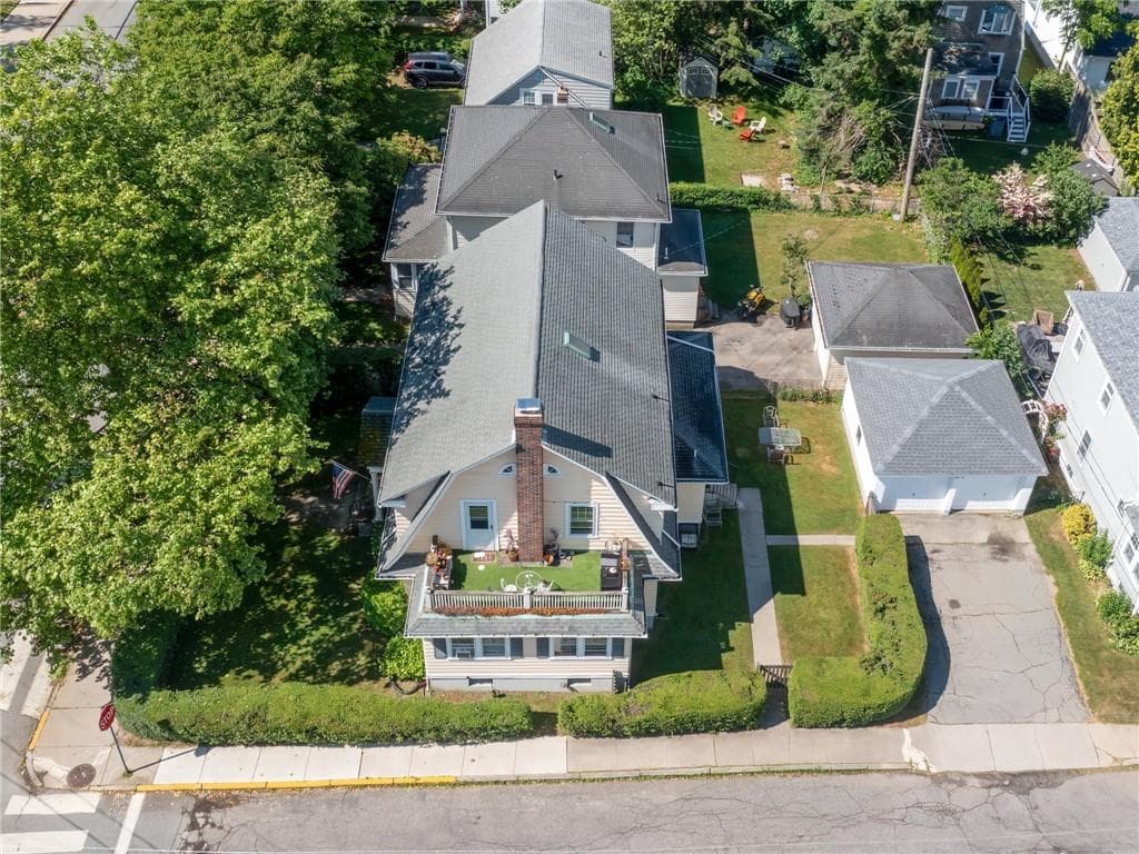 Multi Family at 440 Broadway, Newport, photo 3 of 26