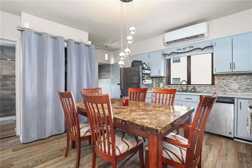 Single Family Residence at 162 Salina Street, Providence, photo 6 of 12