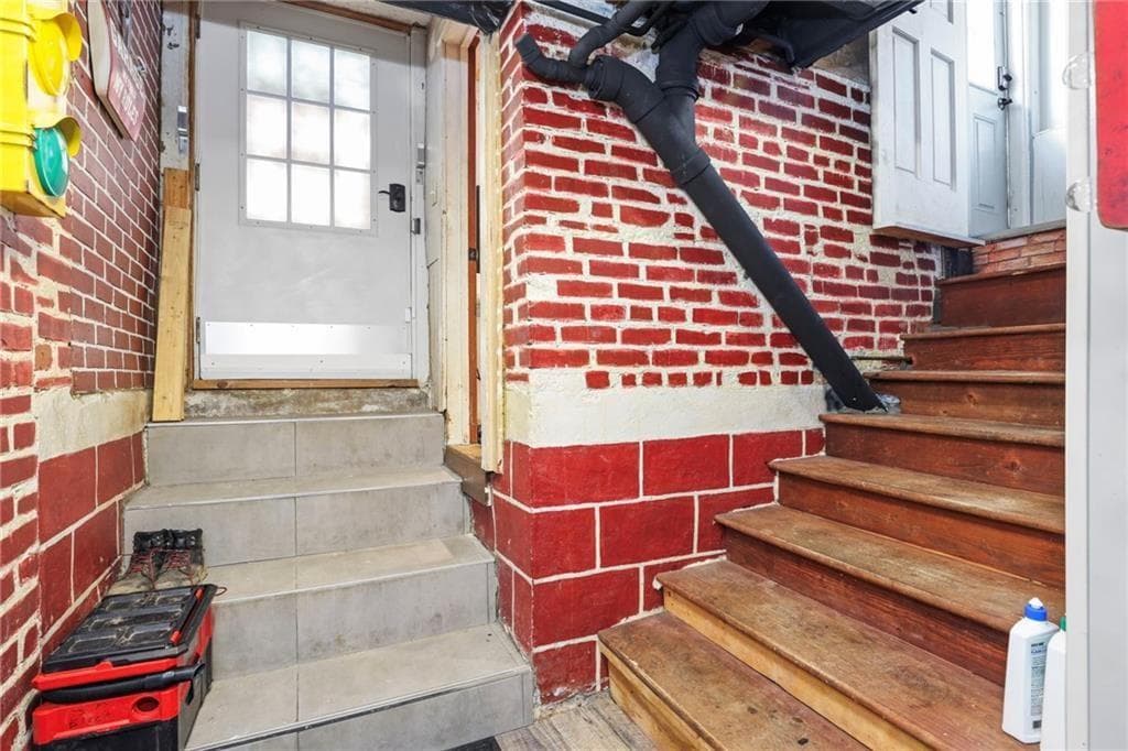 Single Family Residence at 162 Salina Street, Providence, photo 11 of 12