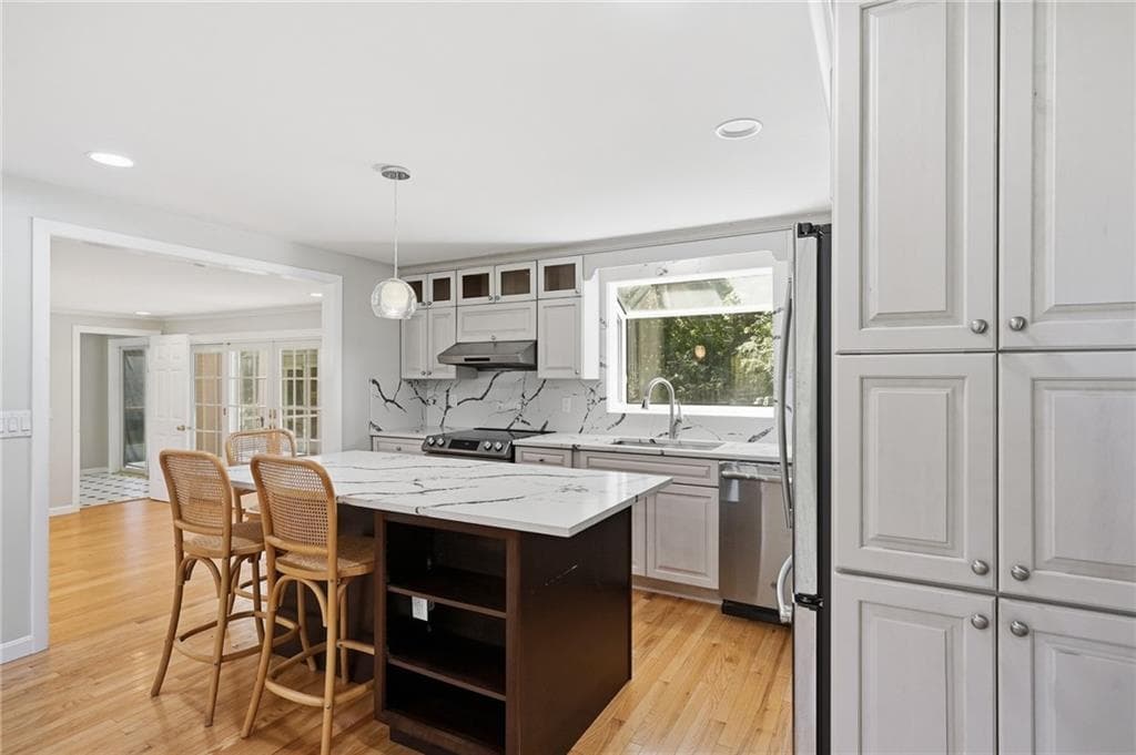 Single Family Residence at 22 Carriage Drive, Lincoln, photo 2 of 45