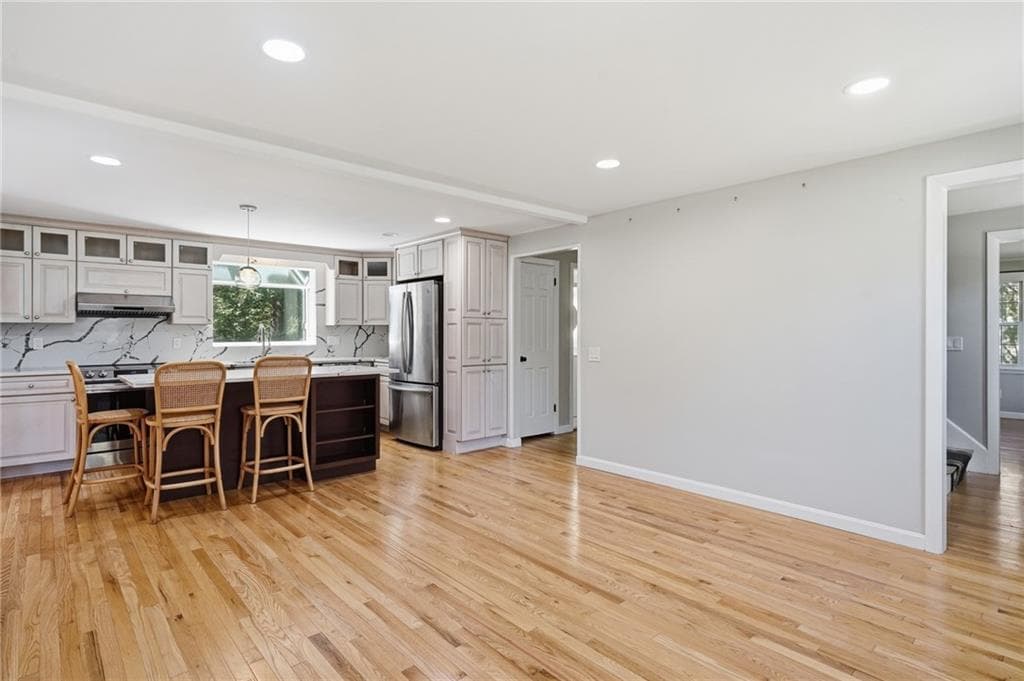 Single Family Residence at 22 Carriage Drive, Lincoln, photo 10 of 45