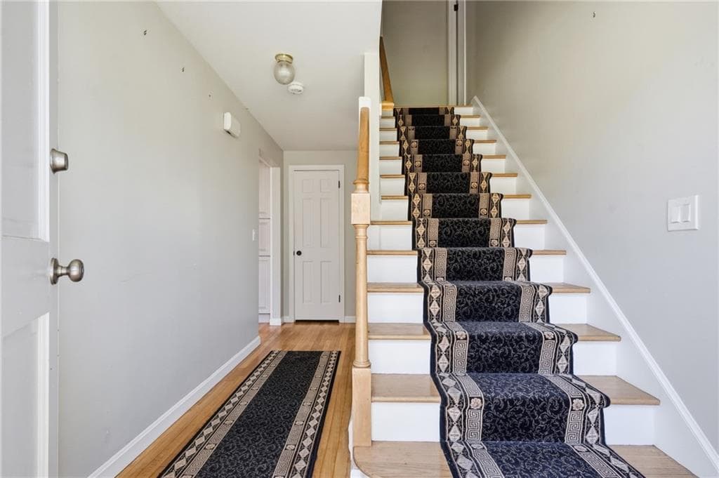 Single Family Residence at 22 Carriage Drive, Lincoln, photo 18 of 45