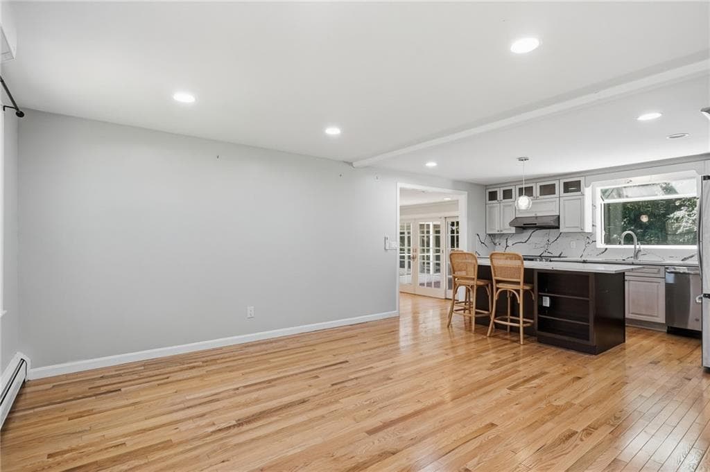 Single Family Residence at 22 Carriage Drive, Lincoln, photo 11 of 45