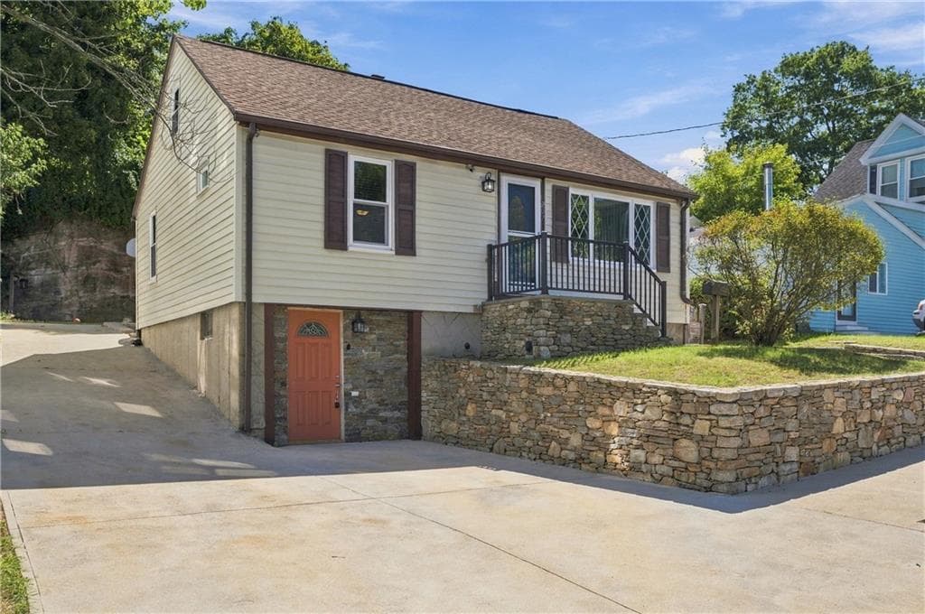 Single Family Residence at 207 Valley Street, Woonsocket, photo 2 of 40