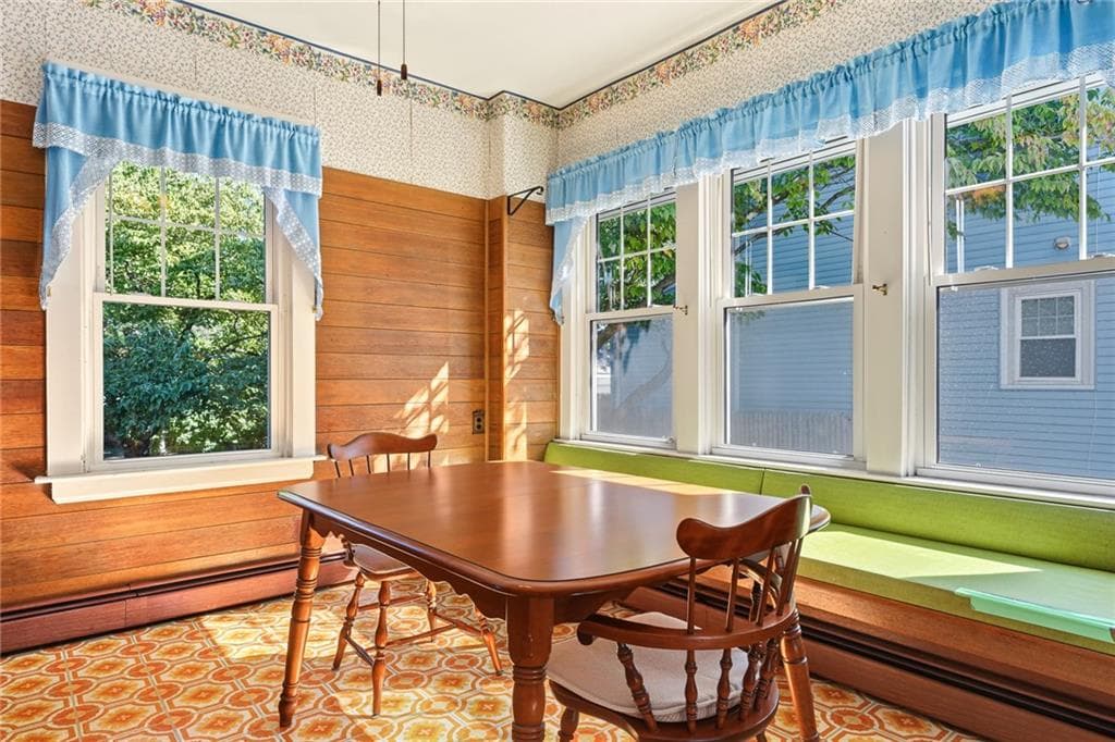 Single Family Residence at 29 Rosegarden Street, Warwick, photo 9 of 35