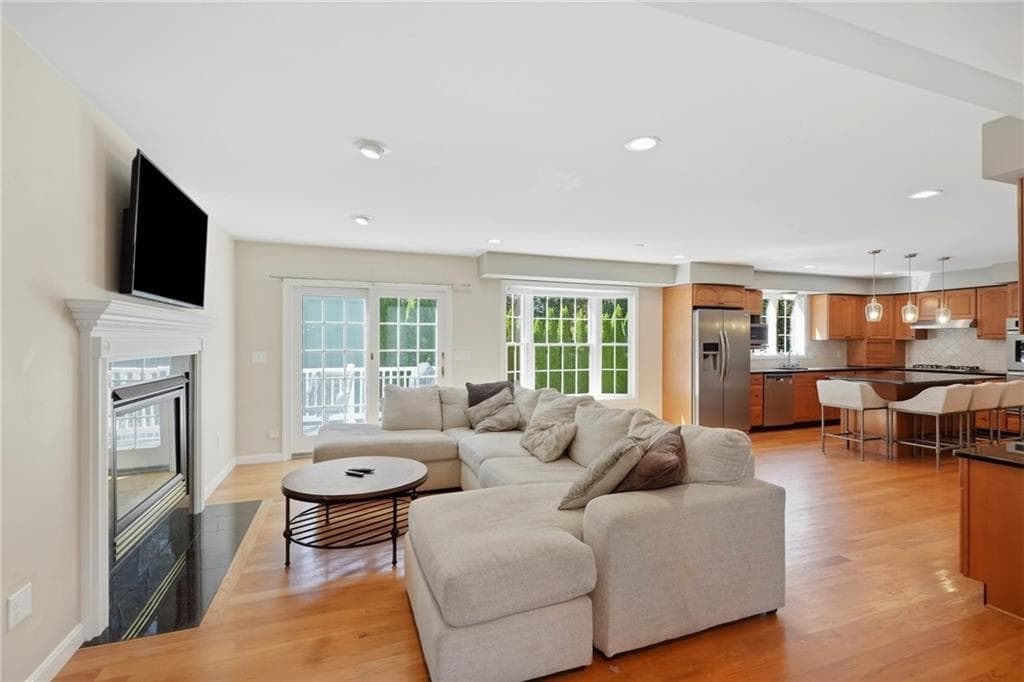 Single Family Residence at 2 Nutmeg Circle, Coventry, photo 22 of 46