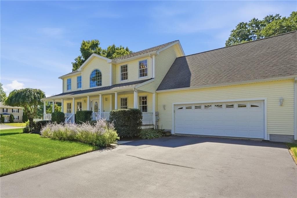 Single Family Residence at 2 Nutmeg Circle, Coventry, photo 4 of 46