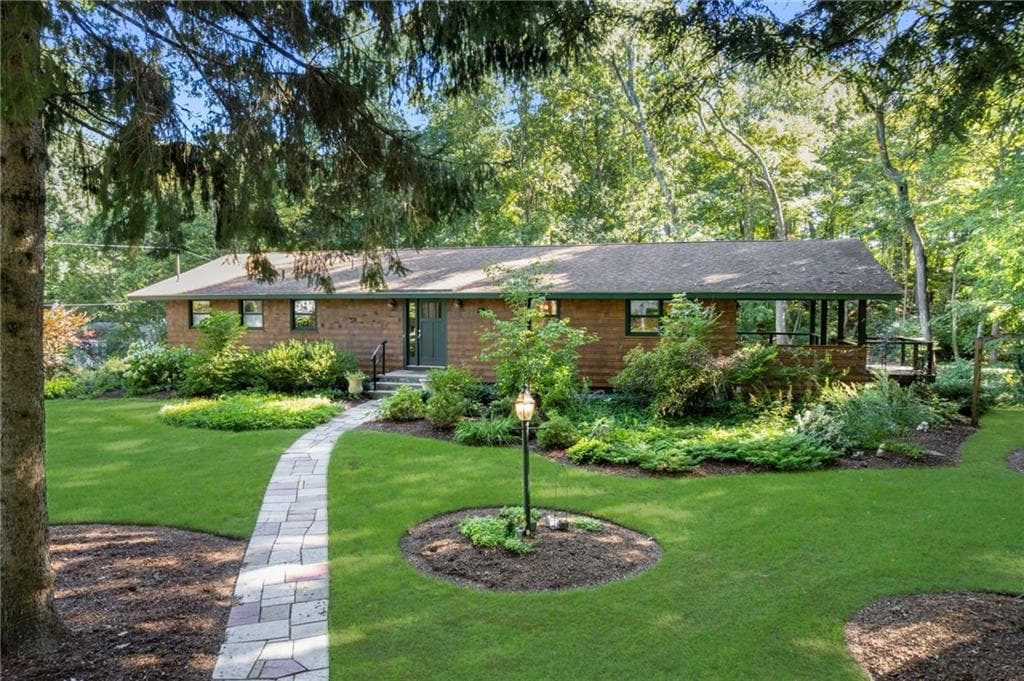 Single Family Residence at 200 River Farm Drive, East Greenwich, photo 2 of 49