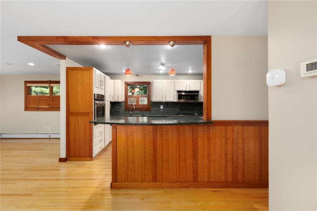 Single Family Residence at 200 River Farm Drive, East Greenwich, photo 13 of 49