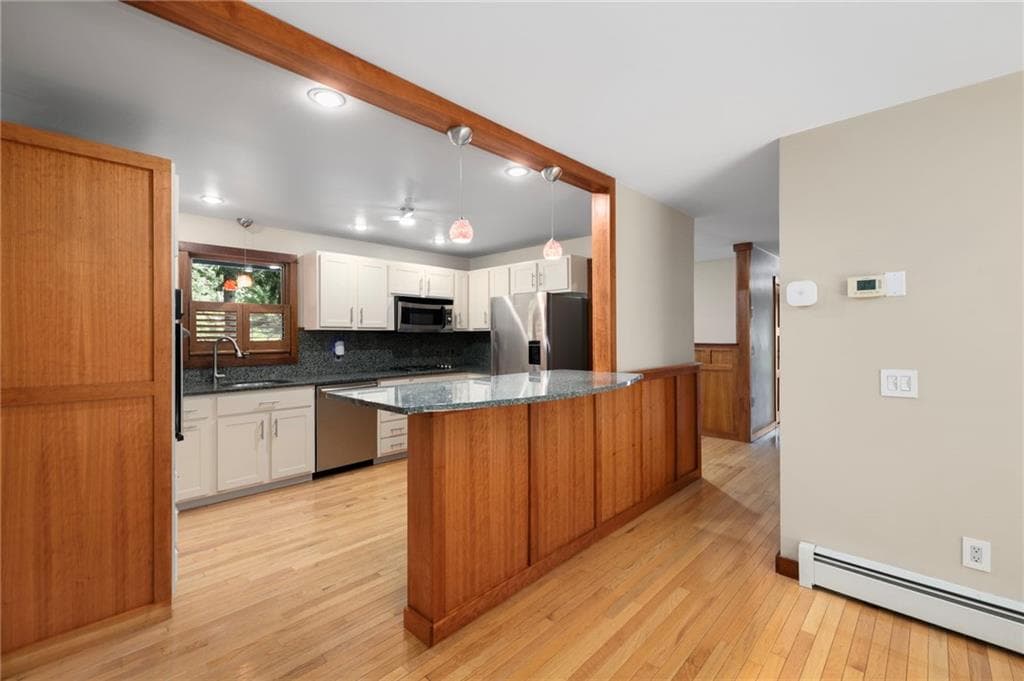 Single Family Residence at 200 River Farm Drive, East Greenwich, photo 12 of 49
