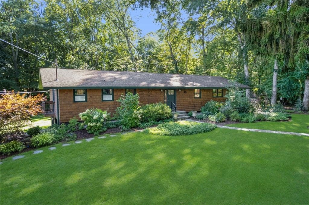 Single Family Residence at 200 River Farm Drive, East Greenwich, photo 3 of 49