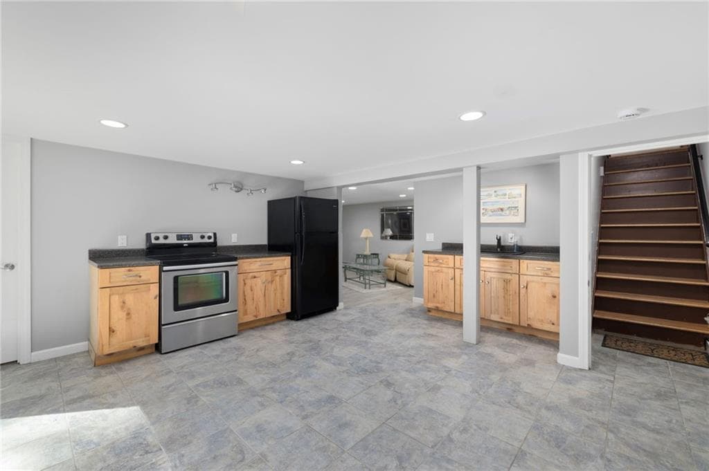 Single Family Residence at 200 River Farm Drive, East Greenwich, photo 36 of 49