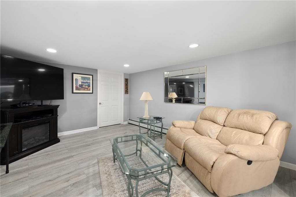 Single Family Residence at 200 River Farm Drive, East Greenwich, photo 32 of 49