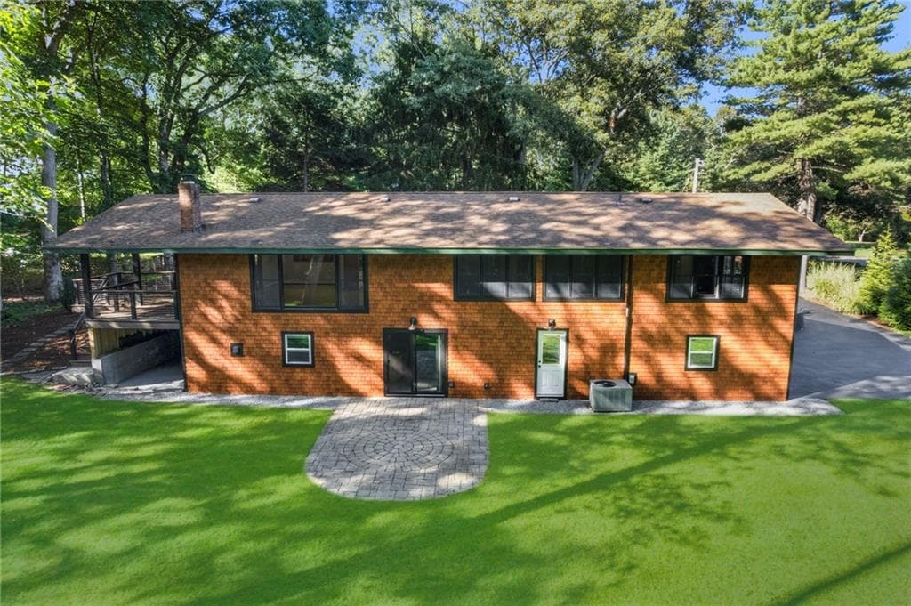 Single Family Residence at 200 River Farm Drive, East Greenwich, photo 5 of 49