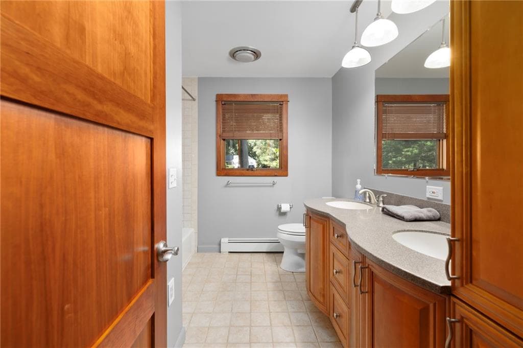 Single Family Residence at 200 River Farm Drive, East Greenwich, photo 38 of 49