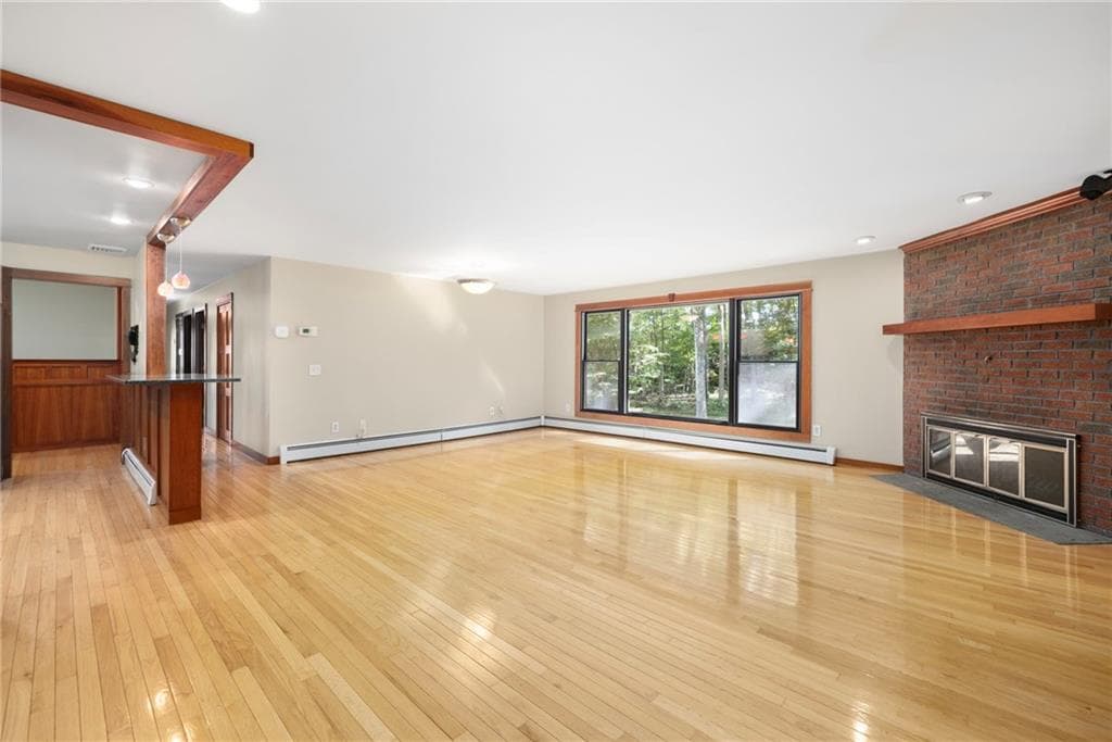 Single Family Residence at 200 River Farm Drive, East Greenwich, photo 10 of 49