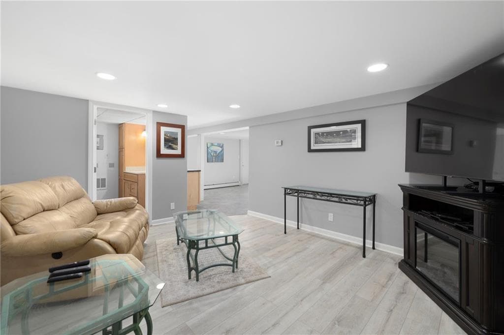 Single Family Residence at 200 River Farm Drive, East Greenwich, photo 33 of 49
