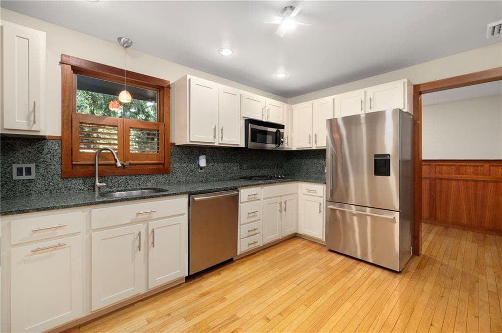 Single Family Residence at 200 River Farm Drive, East Greenwich, photo 14 of 49