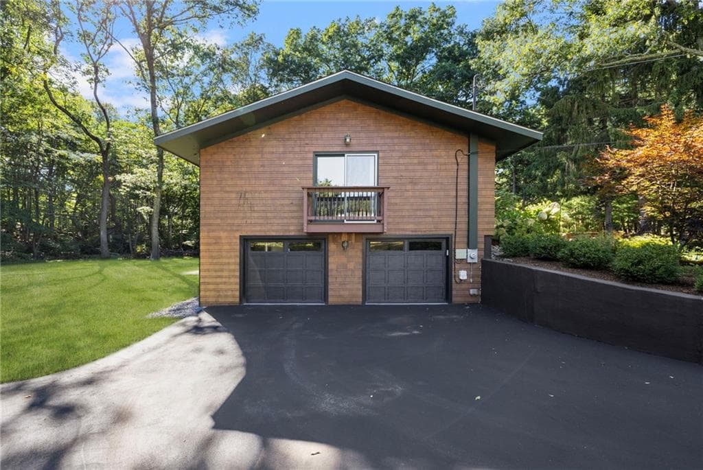 Single Family Residence at 200 River Farm Drive, East Greenwich, photo 41 of 49