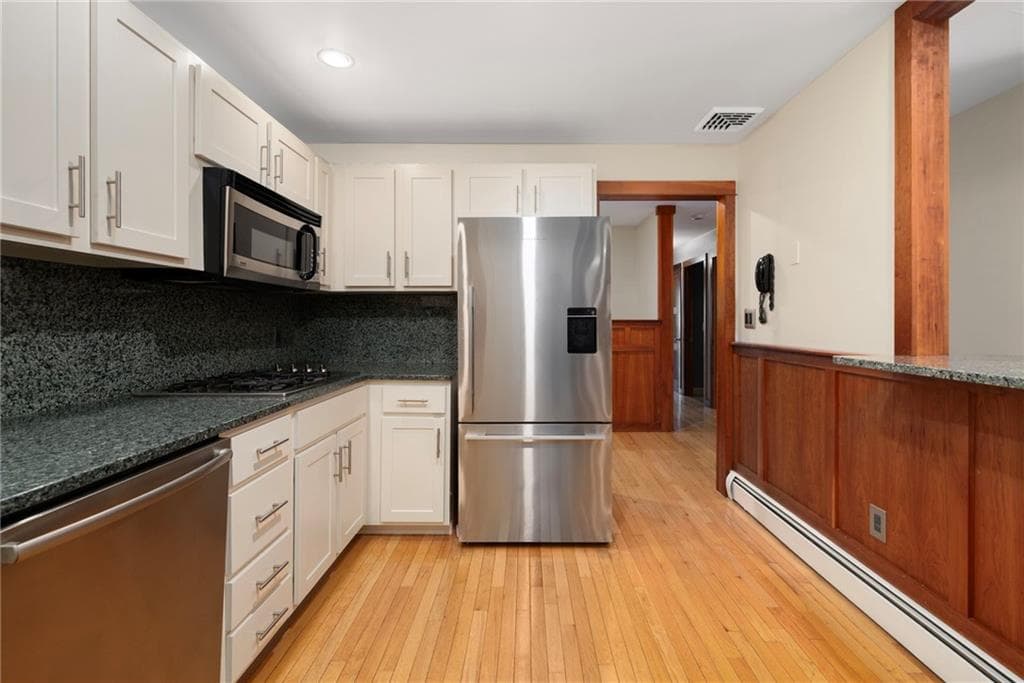 Single Family Residence at 200 River Farm Drive, East Greenwich, photo 15 of 49