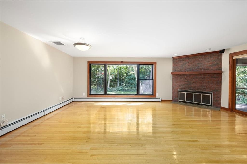 Single Family Residence at 200 River Farm Drive, East Greenwich, photo 11 of 49