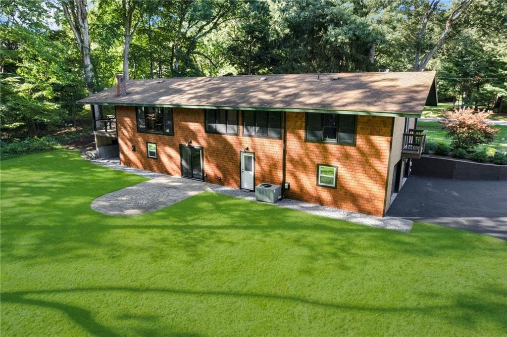 Single Family Residence at 200 River Farm Drive, East Greenwich, photo 4 of 49