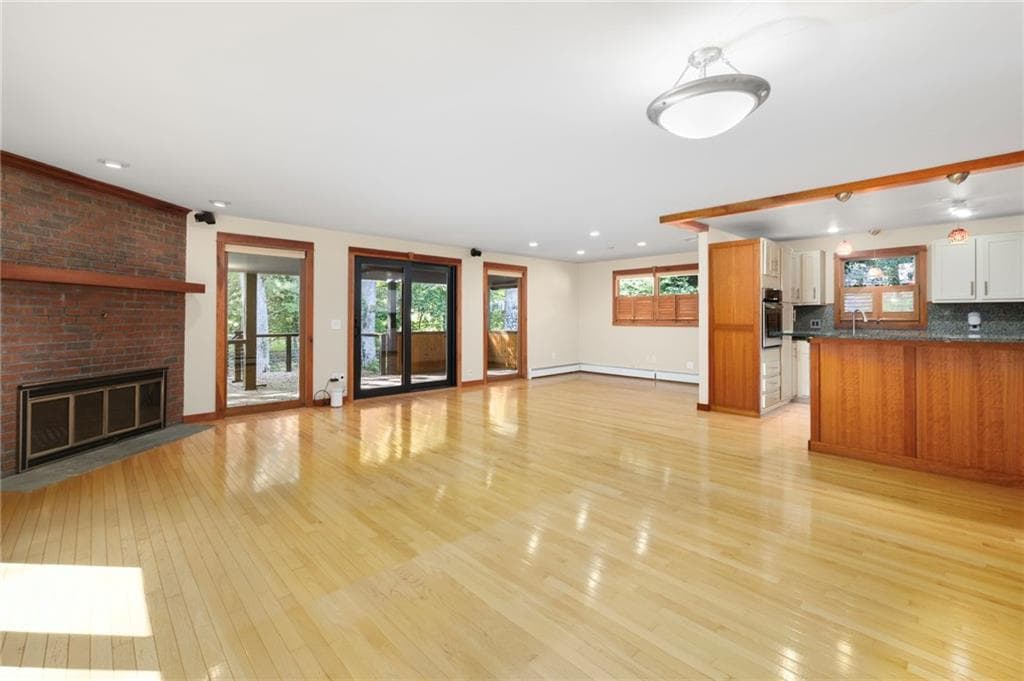 Single Family Residence at 200 River Farm Drive, East Greenwich, photo 8 of 49