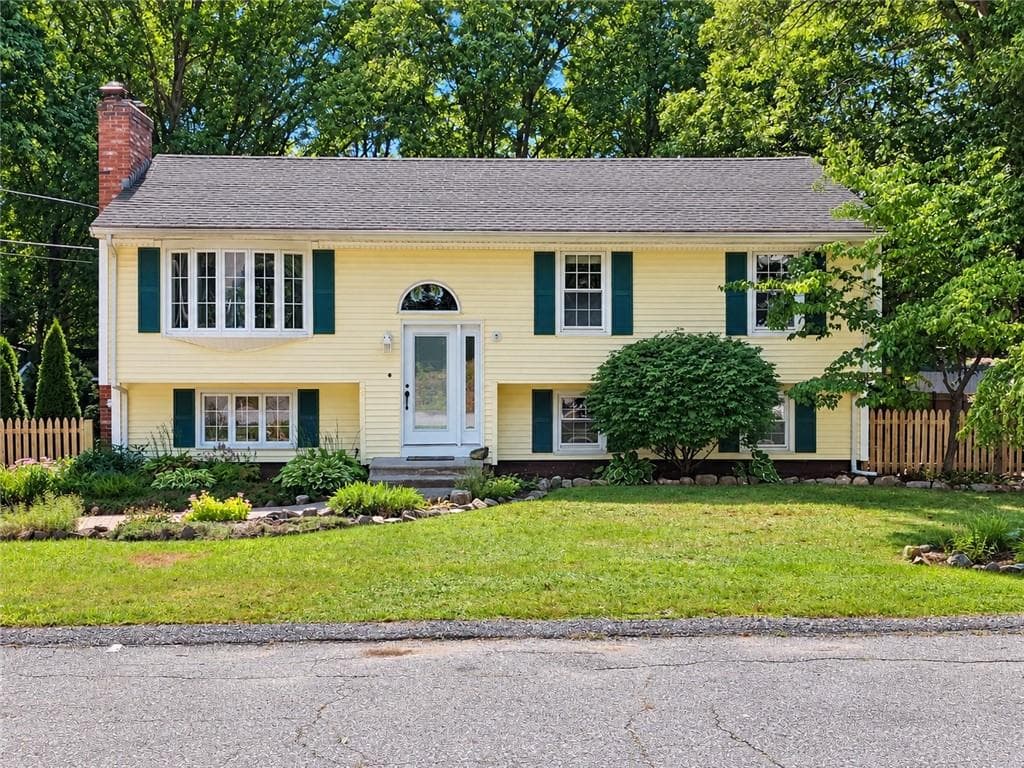 Single Family Residence at 5 Glenwood Circle, Attleboro, photo 31 of 34