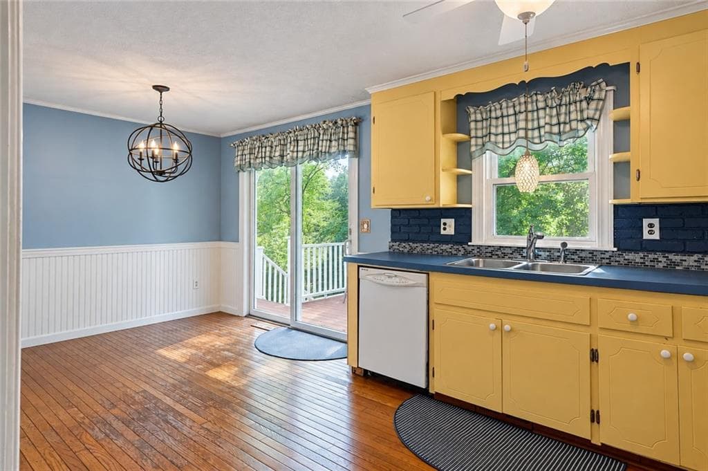 Single Family Residence at 5 Glenwood Circle, Attleboro, photo 4 of 34