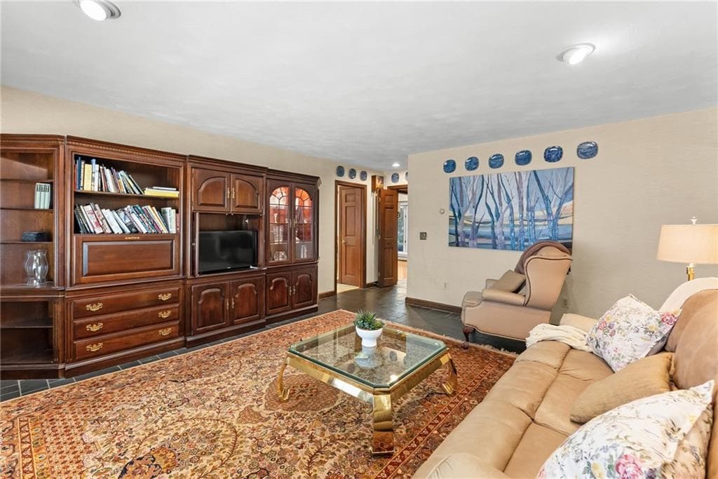 Single Family Residence at 191 Fairway Drive, Seekonk, photo 16 of 33