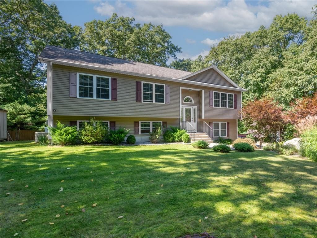 Single Family Residence at 35 Doe Crossing Drive, Burrillville, photo 23 of 31