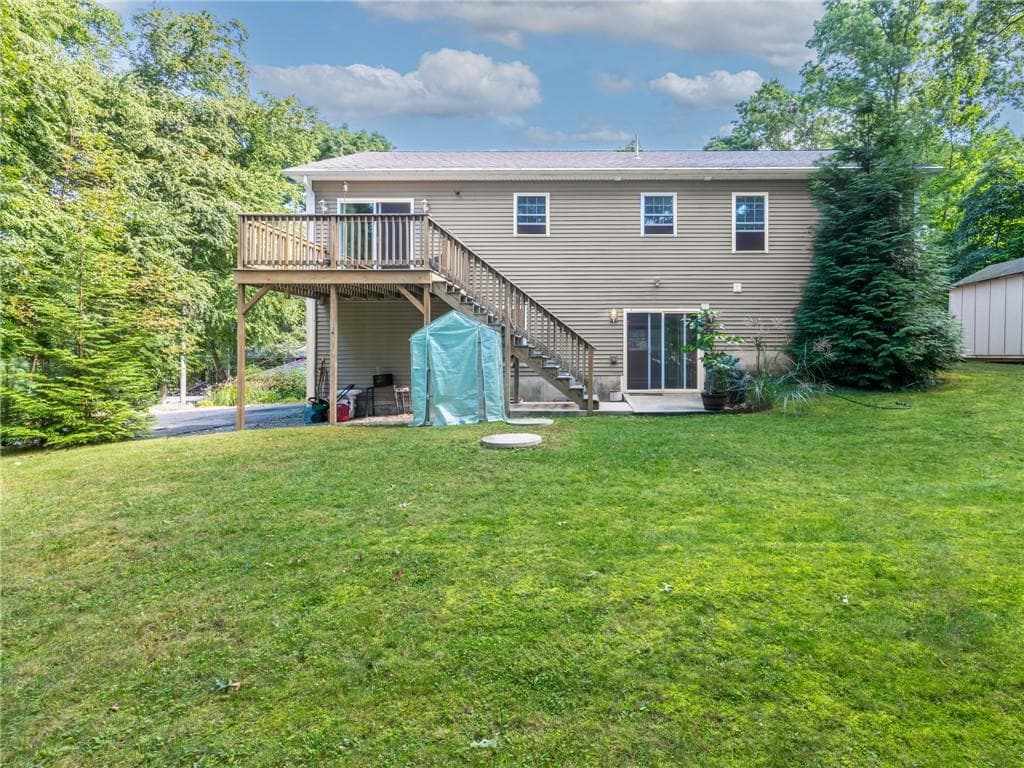 Single Family Residence at 35 Doe Crossing Drive, Burrillville, photo 27 of 31