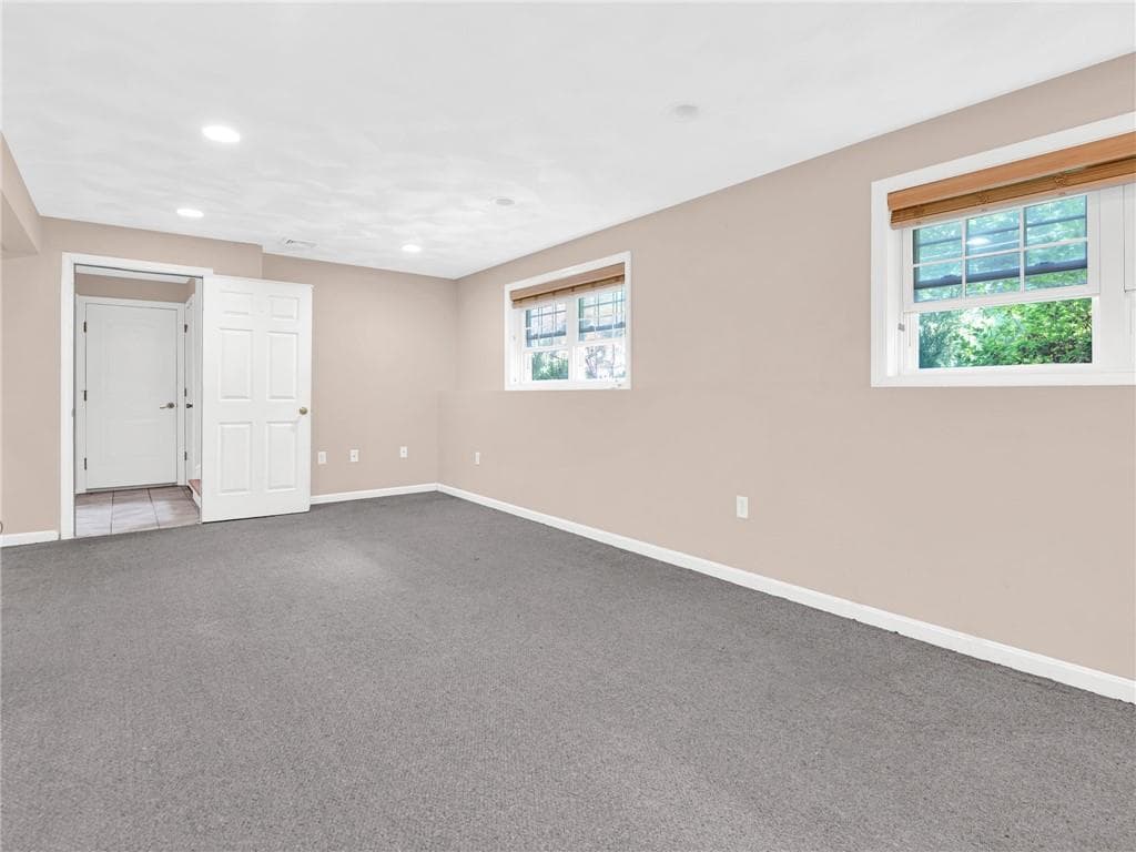 Single Family Residence at 35 Doe Crossing Drive, Burrillville, photo 17 of 31