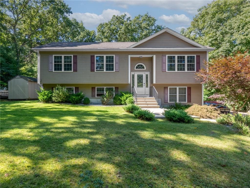 Single Family Residence at 35 Doe Crossing Drive, Burrillville, photo 24 of 31