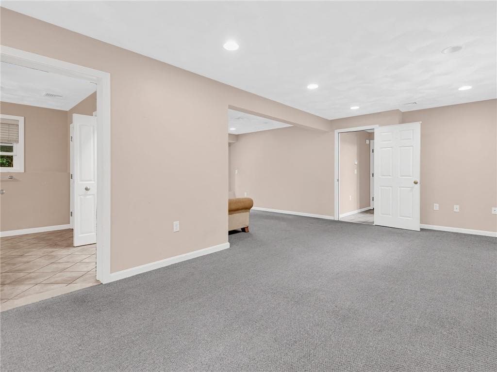 Single Family Residence at 35 Doe Crossing Drive, Burrillville, photo 15 of 31