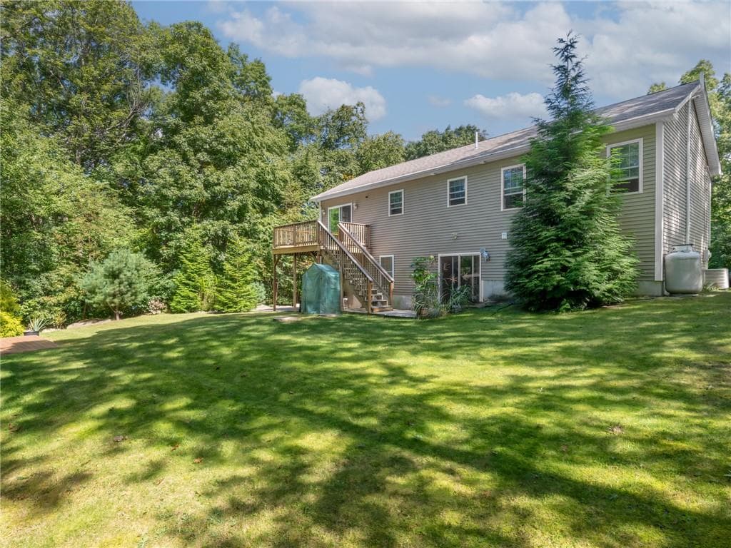Single Family Residence at 35 Doe Crossing Drive, Burrillville, photo 4 of 31