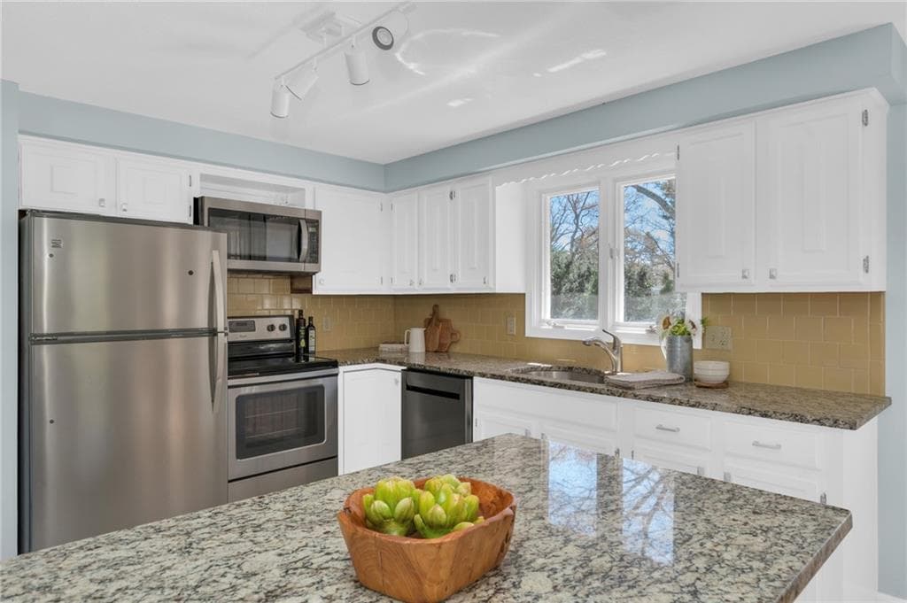 Single Family Residence at 6 Acre Avenue, Barrington, photo 15 of 46