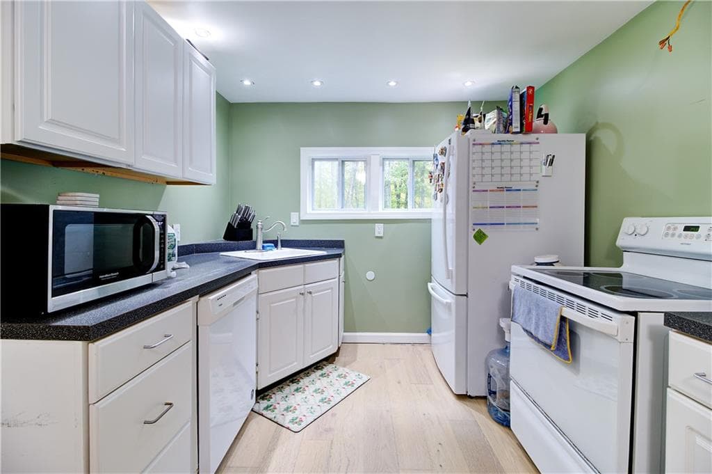 Single Family Residence at 188 Snake Hill Road, Glocester, photo 11 of 20