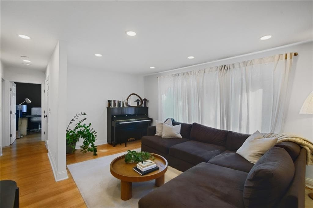 Single Family Residence at 14 Salem Drive, North Providence, photo 6 of 23