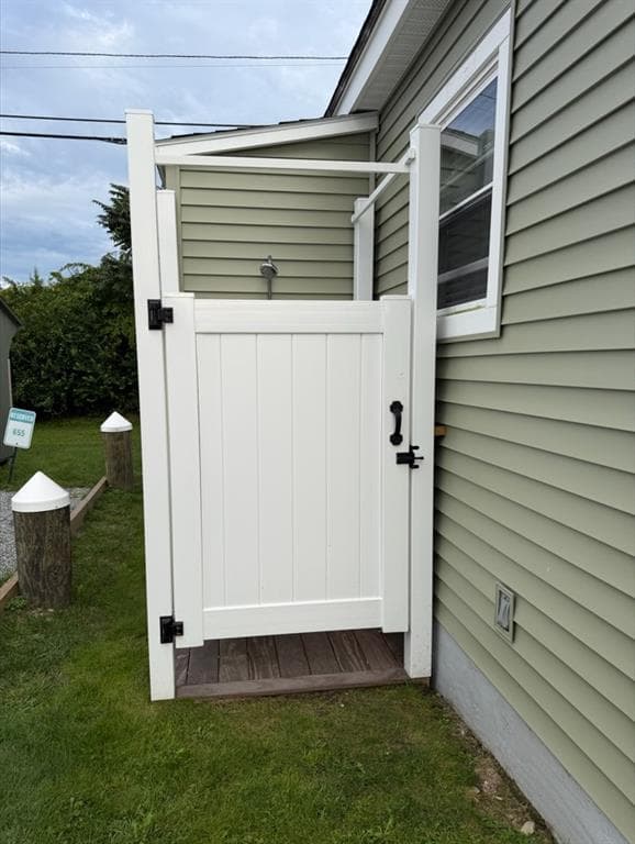 Single Family Residence at 655 Succotash Road, South Kingstown, photo 12 of 14