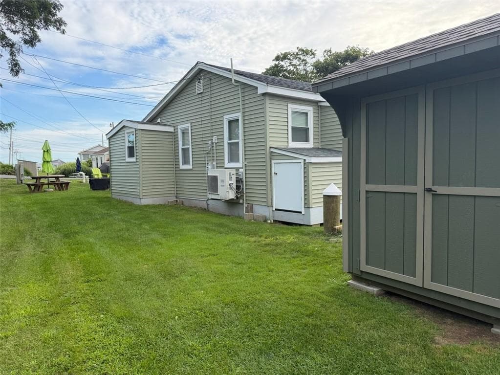 Single Family Residence at 655 Succotash Road, South Kingstown, photo 10 of 14