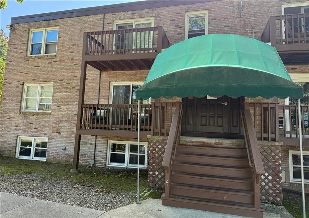 Condominium at 5 Apple Valley Parkway UNIT 8, Smithfield, photo 11 of 11
