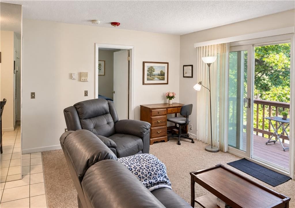 Condominium at 5 Apple Valley Parkway UNIT 8, Smithfield, photo 4 of 11