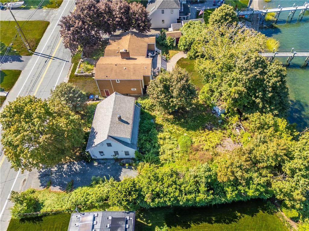 Single Family Residence at 72 Point Road, Portsmouth, photo 3 of 33