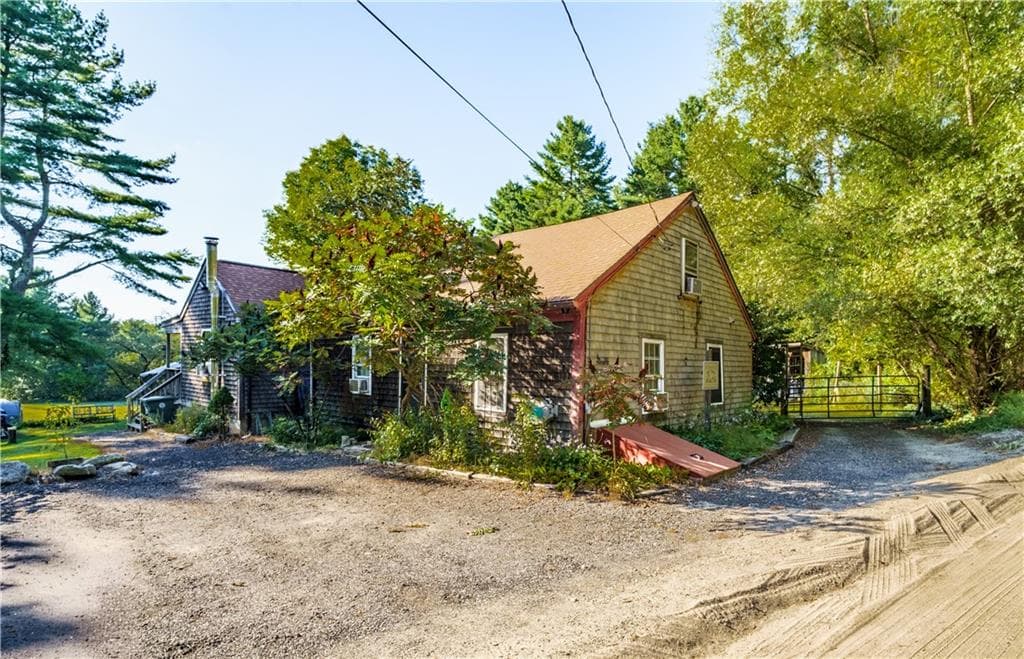 Single Family Residence at 197 Lewis Farm Road, Coventry, photo 2 of 37