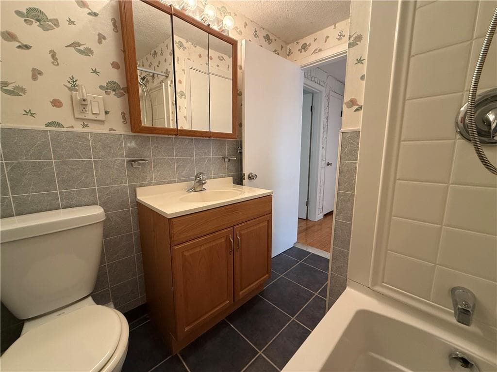 Single Family Residence at 41 Bishop Hill Road, Johnston, photo 20 of 25