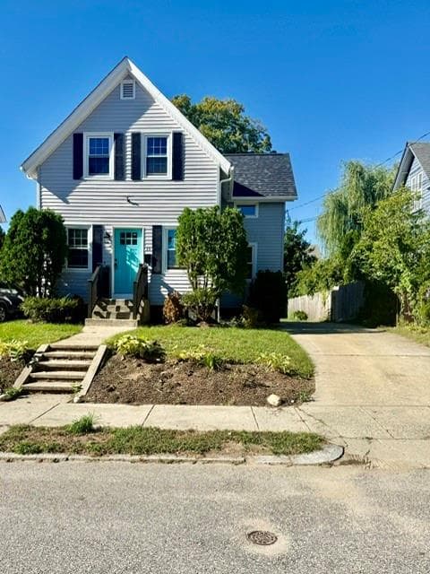 Single Family Residence at 39 Marion Avenue S, Cranston, photo 2 of 24
