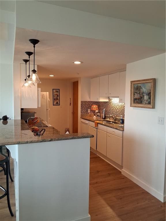 Condominium at 53 Conanicus Avenue UNIT 4E, Jamestown, photo 7 of 13
