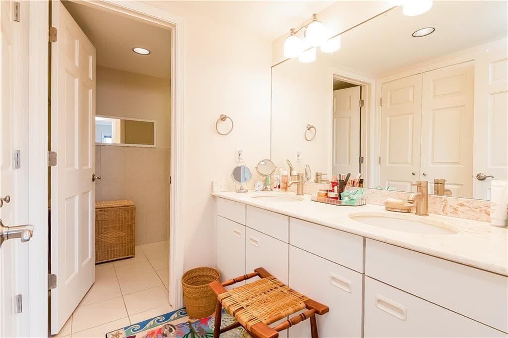 Condominium at 53 Conanicus Avenue UNIT 4E, Jamestown, photo 9 of 13