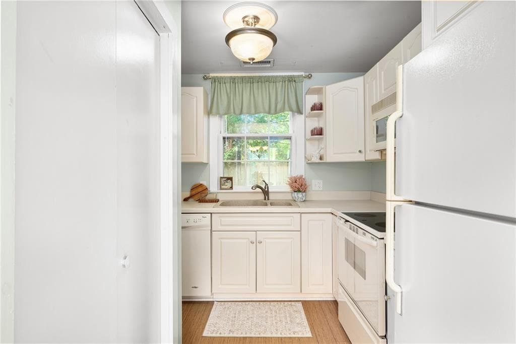 Condominium at 364 Bellevue Avenue UNIT D103E, Newport, photo 6 of 32